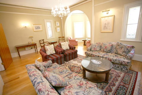 Darcy's Hotel - ACT Tourism 2