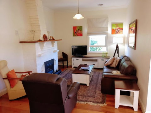 Darling House Castlemaine - ACT Tourism 3