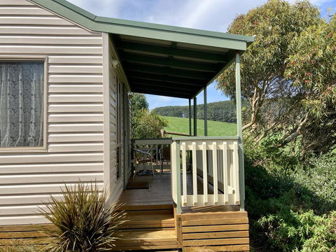 Daysy Hill Country Cottages - ACT Tourism 1