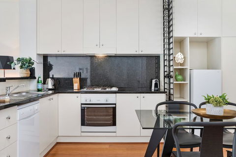 Deluxe Unit With Pool, Parking And Gym Near Beaches - ACT Tourism 2