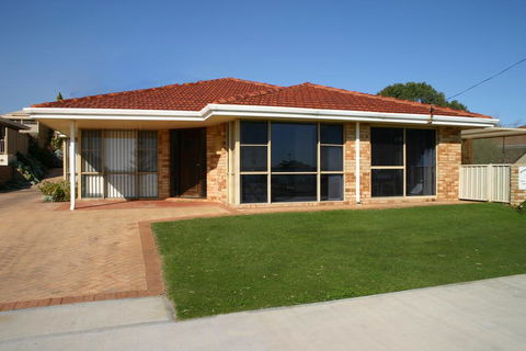 Denison Waterfront - ACT Tourism 0