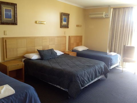 Desert Sand Motor Inn - ACT Tourism 1