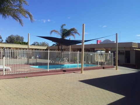 Desert Sand Motor Inn - ACT Tourism 2
