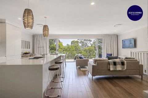 DESIGNER HOLIDAY BEACH PAD // 4 BED // COPA - ACT Tourism 0