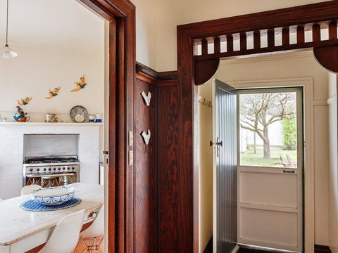 Dingle On Barclay - ACT Tourism 3