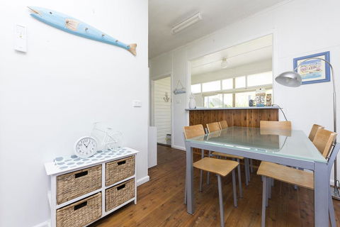 DOUGLAS COTTAGE FORSTER - ACT Tourism 3