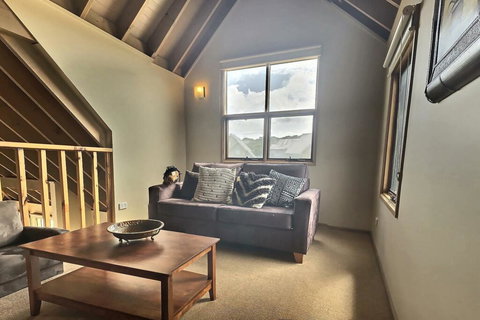 Dragonfly Chalet - ACT Tourism 1