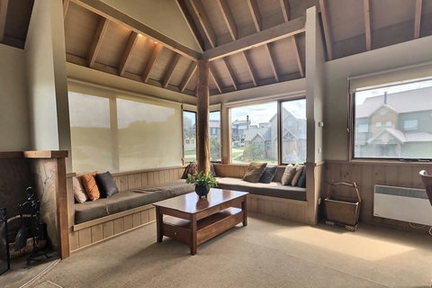 Dragonfly Chalet - ACT Tourism 3