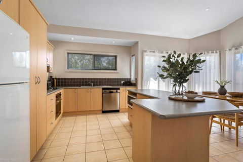 DRIFTWOOD VILLA - Free Wifi, Walk To Beach - ACT Tourism 3