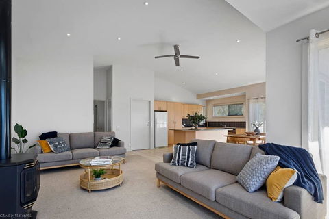 DRIFTWOOD VILLA - Free Wifi, Walk To Beach - ACT Tourism 1