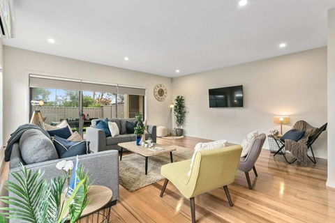 Dromana Beach House For Two Families. - ACT Tourism 1