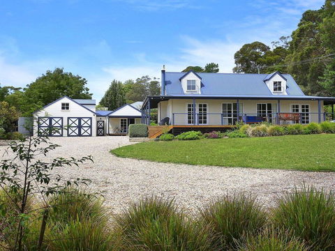 Duncraig House - Open Fireplace, Spa, Pet Friendly - ACT Tourism 0