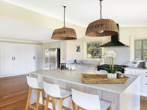 Duncraig House - Open Fireplace, Spa, Pet Friendly - ACT Tourism 3