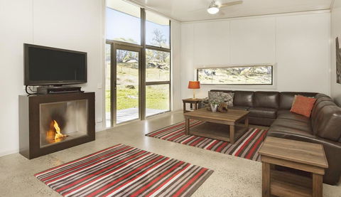 Ecocrackenback 13 - Sustainable Chalet Close To The Slopes - ACT Tourism 1
