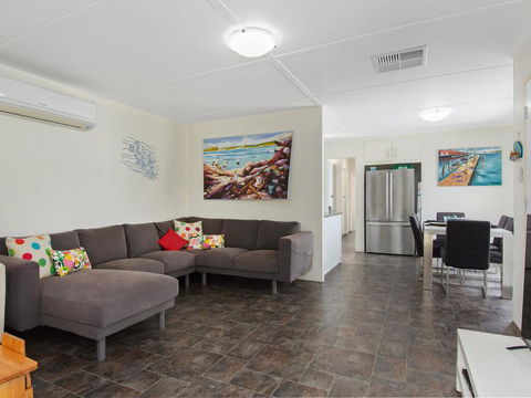 EdAn Beachhouse - 21 Laronde - ACT Tourism 1