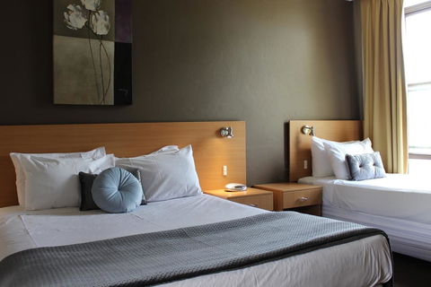 El Toro Motor Inn - ACT Tourism 0