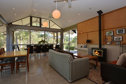 Elfin Hill Vineyard Accommodation - ACT Tourism 4