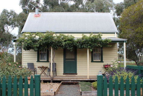 Elinike Guest Cottages - ACT Tourism 3