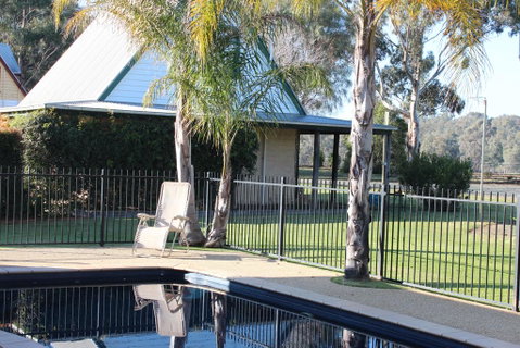 Elinike Guest Cottages - ACT Tourism 0