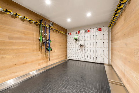 Elk At Falls - ACT Tourism 2