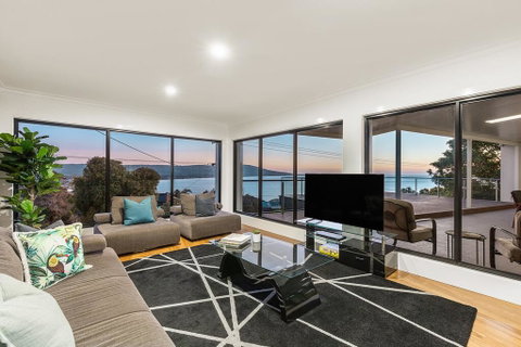 Ellerina Sea Vista Luxury Family Retreat With Sauna, Pool, Amazing Water Views, Walk To Beach - ACT Tourism 3