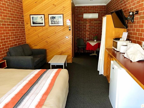 Elms Motor Inn - ACT Tourism 3