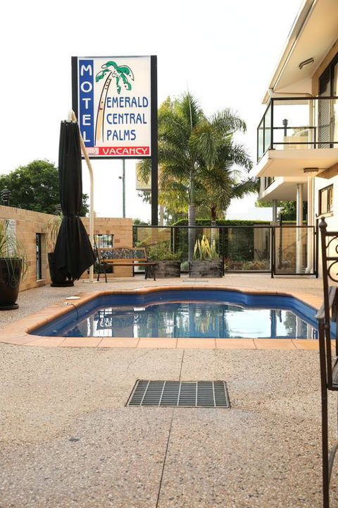 Emerald Central Palms Motel - ACT Tourism 3