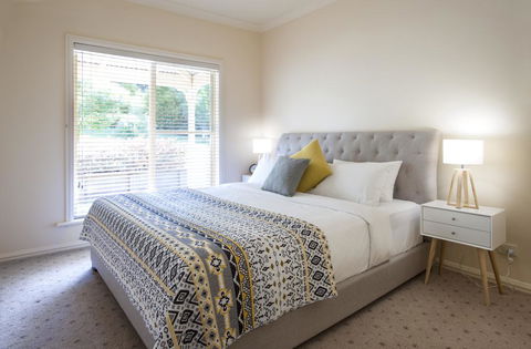 Emerald Cottage - ACT Tourism 0