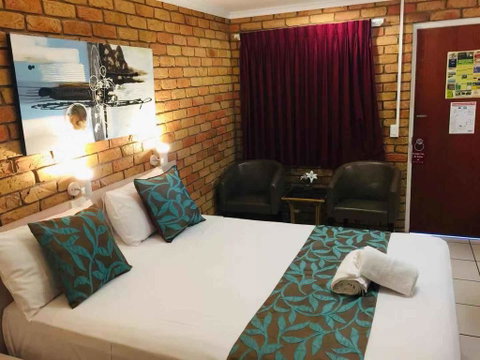 Emerald Highlands Motel - ACT Tourism 1