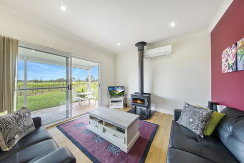 Emma's Cottage Vineyard - ACT Tourism 2