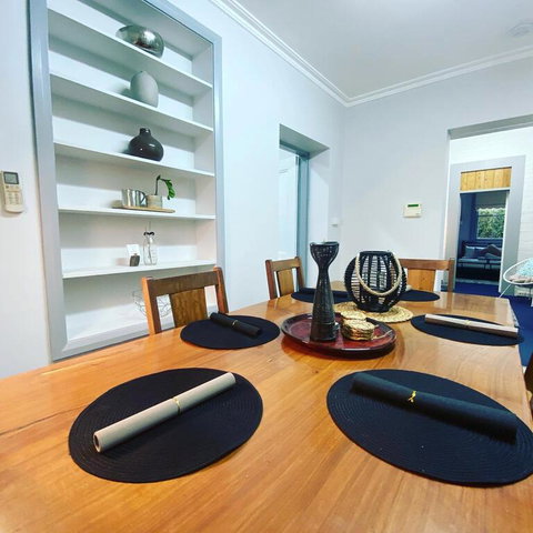Entire Townhouse In Heart Of Echuca's Port CBD - 15 Guest Capacity - ACT Tourism 3