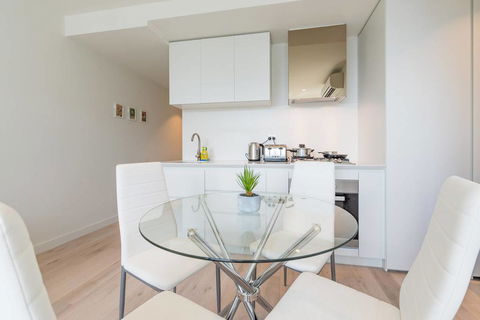 EQ Tower Luxury 1 Bedroom Central Melbourne - ACT Tourism 3