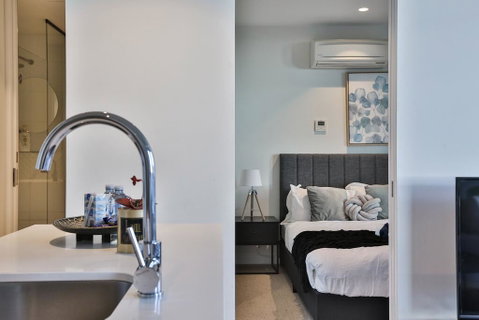 EQ TOWER Melbourne CBD APT - ACT Tourism 1