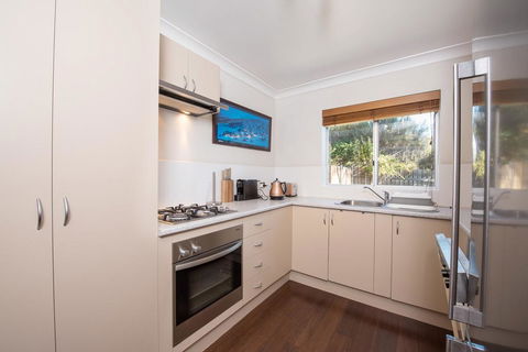 Erulisse-Spacious Townhouse With Magical Lake Views - ACT Tourism 3