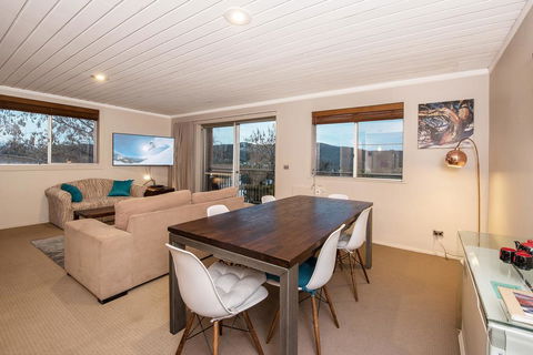 Erulisse-Spacious Townhouse With Magical Lake Views - ACT Tourism 1