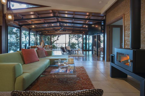 Eumarella Shores Noosa Lake Retreat - ACT Tourism 1