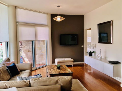 Exclusive Anglesea River Beach Apartment - ACT Tourism 0