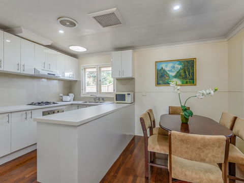 Exclusive Handy Holiday House - ACT Tourism 3