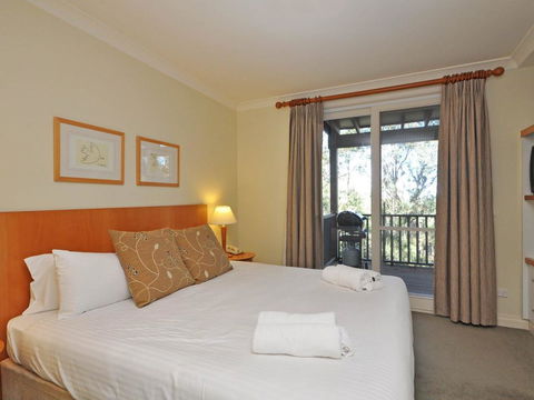 Executive 1 Bedroom Spa Villa Located Within Cypress Lakes Resort - ACT Tourism 0