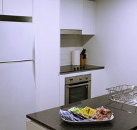 Executively Styled 2 Bed 2 Bath Perfect Location - ACT Tourism