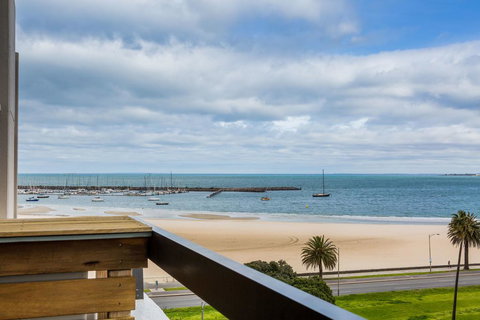 Exquisite 2 Bed Apartment With Beach & City Views - ACT Tourism 1