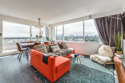 Exquisite 2 Bed Apartment With Beach & City Views - ACT Tourism 0