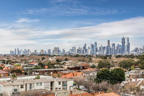 Exquisite 2 Bed Apartment With Beach & City Views - ACT Tourism 3