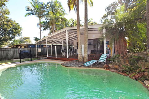 FABULOUS HOLIDAY HIDEAWAY - COOLUM BEACH - ACT Tourism 0