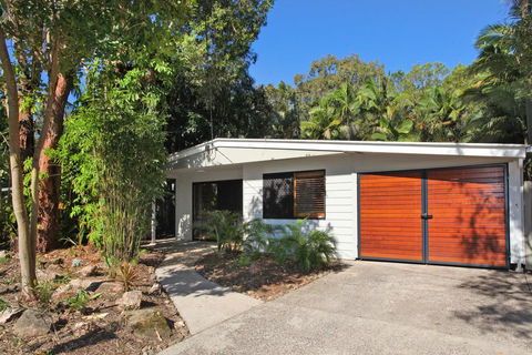 FABULOUS HOLIDAY HIDEAWAY - COOLUM BEACH - ACT Tourism 3