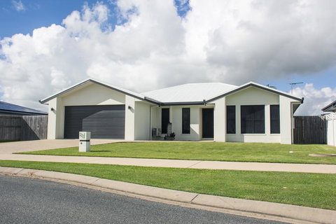 Family Friendly Holiday Home - ACT Tourism 0