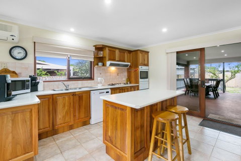 Family Getaway - Walk To Bay Beach - ACT Tourism 1