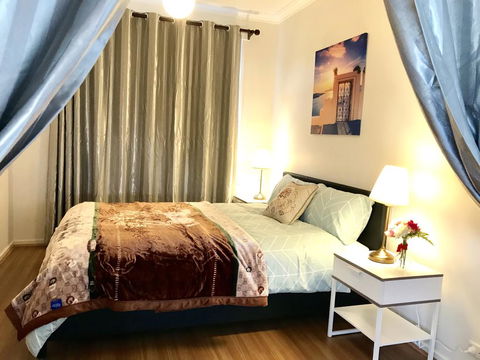 Family Home In Prime Location Melbourne - ACT Tourism 0