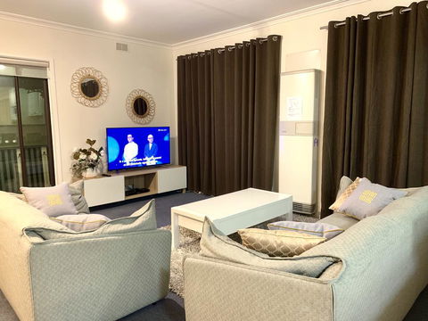 Family Home In Prime Location Melbourne - ACT Tourism 1