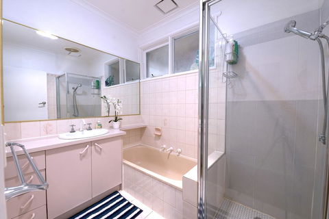 Family Home In Prime Location Melbourne - ACT Tourism 2